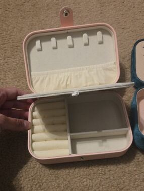 Compact Pink Jewelry Organizer Box with Ring Slots